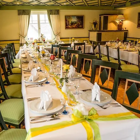 מלון Restaurant Zur Krone 3*