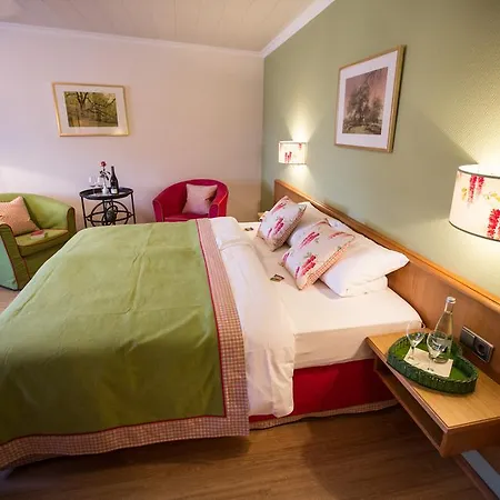 מלון Restaurant Zur Krone