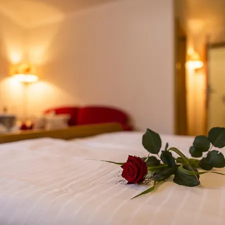 Restaurant Zur Krone 호텔