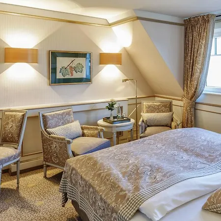 מלון Restaurant Zur Krone 3*